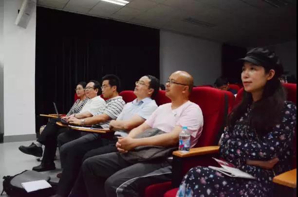 美国福德汉姆大学终身教授兰斯·斯特拉特赴华师大偷情
做讲座